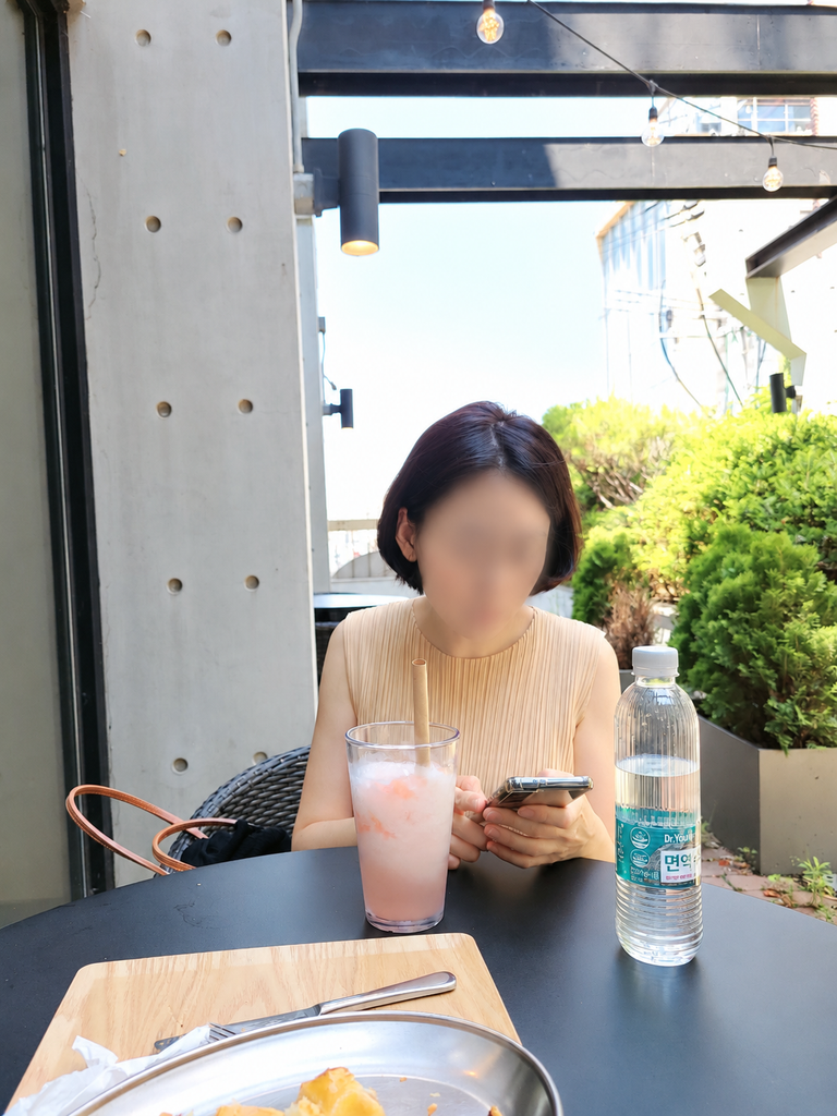 Upstairs patio at Starbucks Cheongdam Star R