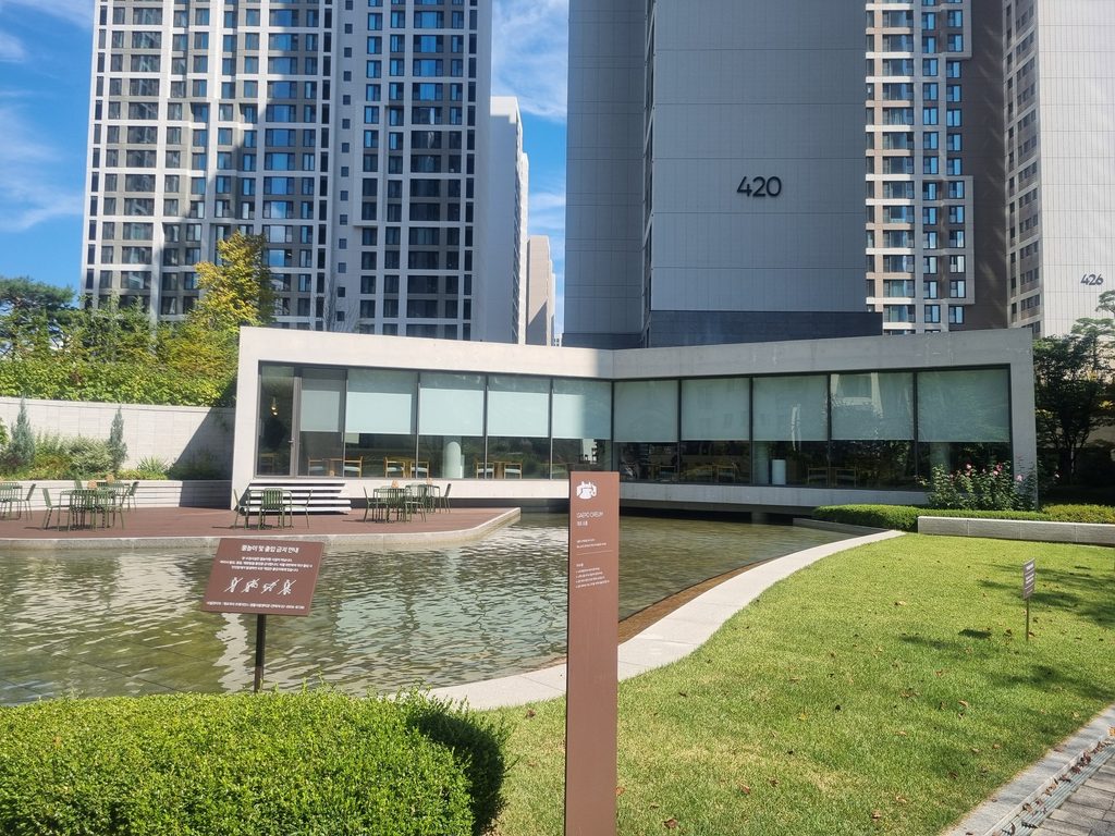 Luxury Apartments in Seoul: What They’re Really Like to Live In Tea house and landscaped grounds at Gaepo Xi Presidence in Seoul