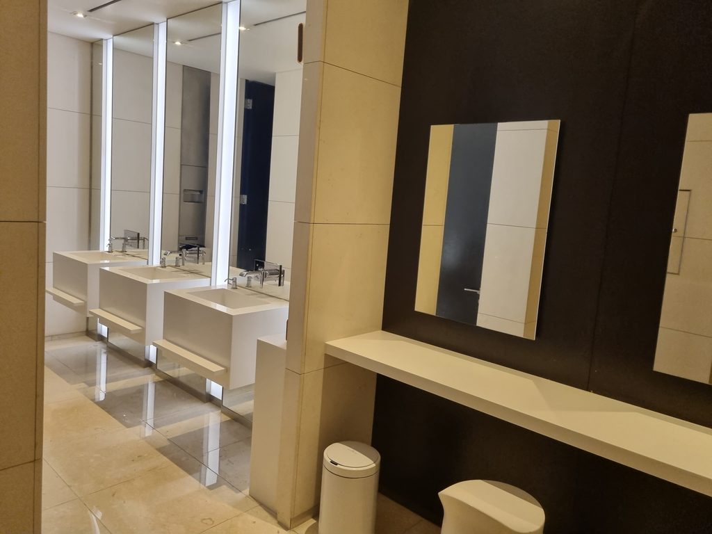 Restroom and powder area at Galleria Luxury Hall EAST