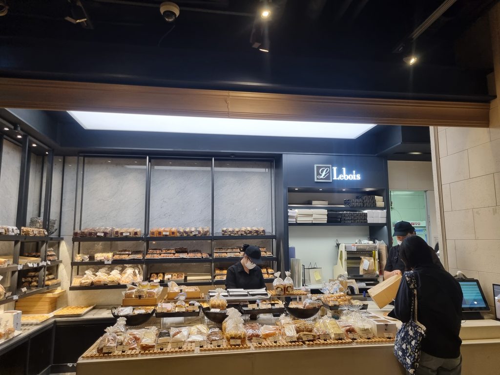Bakery inside GOURMET 494 at Galleria Department Store Seoul