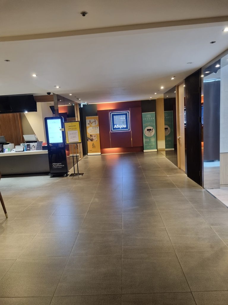 Seoul Skin Clinic Guide: A Local’s Experiences, Prices & How to Choose Spacious interior at Abijou Cheongdam Seoul