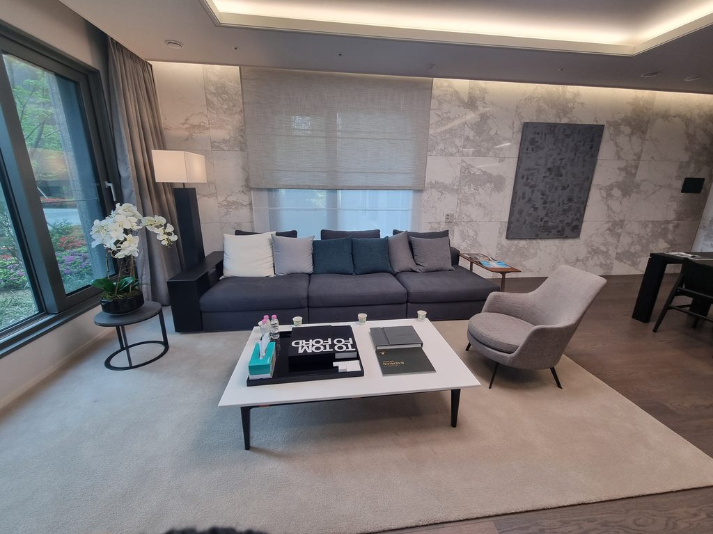 Luxury Apartments in Seoul: What They’re Really Like to Live In Interior of a 40-pyeong apartment at Raemian One Bailey