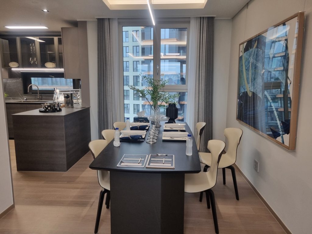 Luxury Apartments in Seoul: What They’re Really Like to Live In Interior of a 40-pyeong apartment at Raemian One Pentas