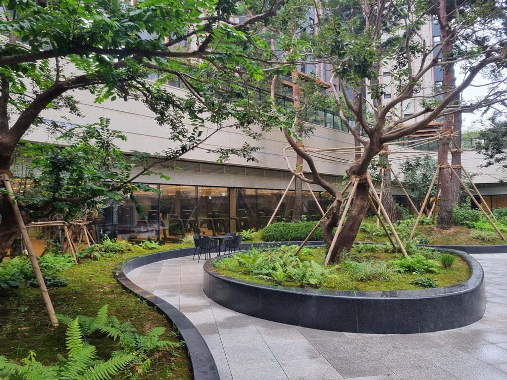Luxury Apartments in Seoul: What They’re Really Like to Live In Raemian One Pentas apartment complex in Banpo, Seoul