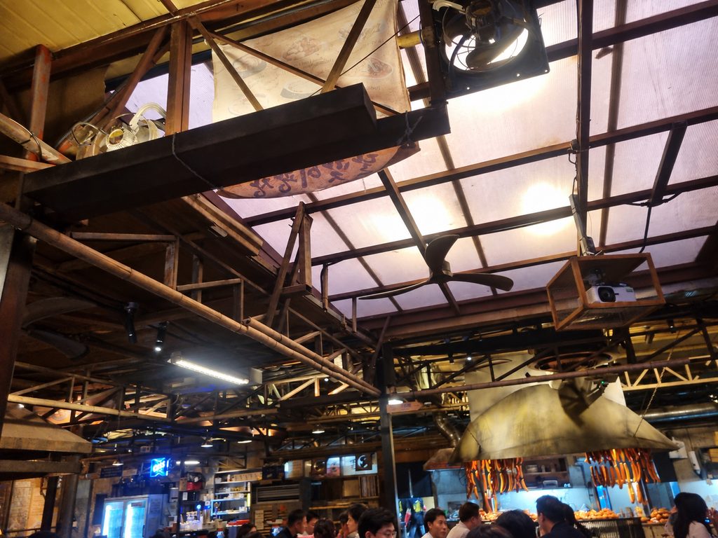 Things to Do in Seongsu, Seoul: A Local's Guide Industrial-style interior of Dalmaji Gwangjang Barbecue in Seongsu, Seoul, featuring exposed steel beams and high ceilings