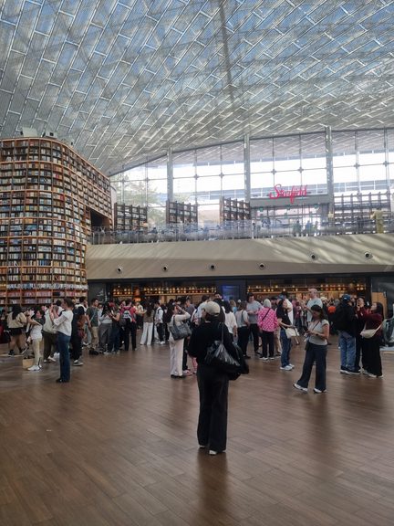 Starfield Library at COEX Mall Seoul, featuring towering curved bookshelves and an open reading area