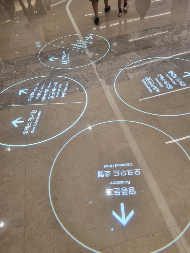 Illuminated floor signs showing directions to COEX Mall attractions, Starfield Library and nearby subway stations